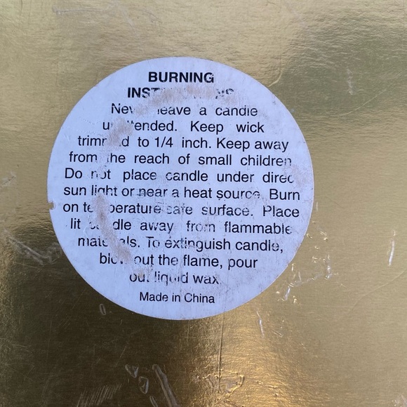 White Christmas Wreath & Poinsettia Design 4” Round Candle- Holiday Decor - Picture 7 of 7